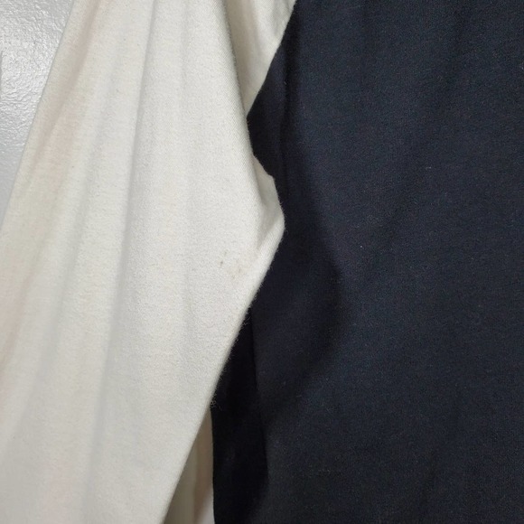 Hollister Raglan Sleeve Curved Hem Tee Black White Size Small - Picture 5 of 8